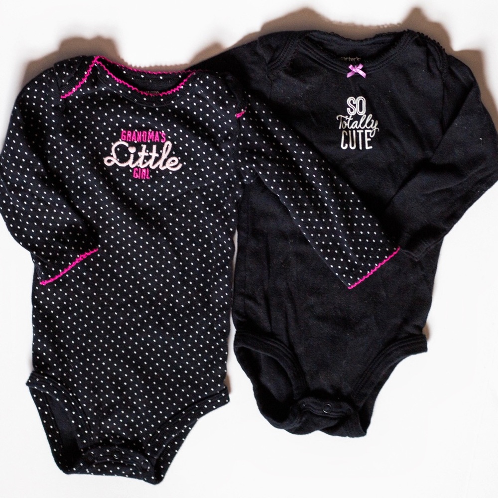 ✨3 for $10✨ 2 x Carter's 9m Onesies